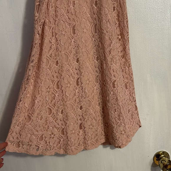 Pink lace dress - Picture 3 of 4